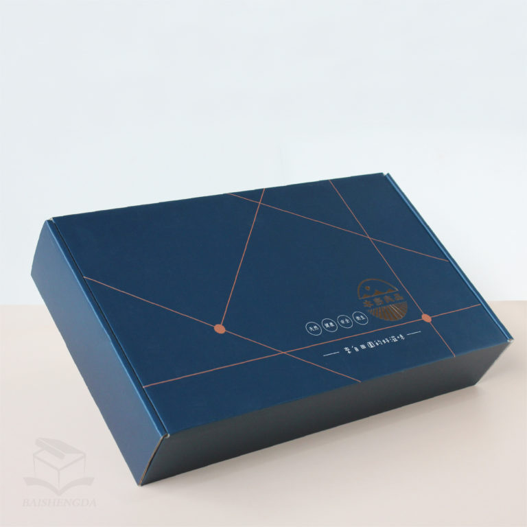 成型尺寸/35(長)×20.5(寬)×6.5(高)  材質/E浪正反面印刷+二特色+一色K  後加工/燙玫瑰金